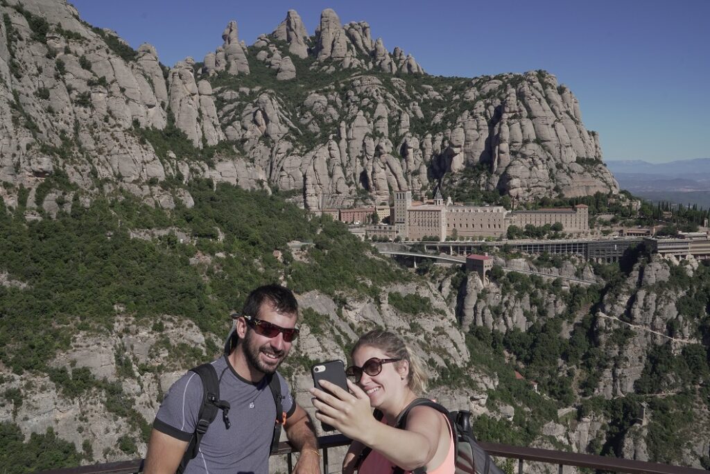 Activa't fent el Camí Oliba que et permetrà descobrir algunes joies del romànic català. Podràs descobrir els monestirs de Sant Pere de Casserres, Ripoll o Sant Joan de les Abadesses.