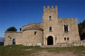 Although it gave its name to a castle estate in the year 886, the existence of this church was not recorded until 1012. The building consists of a nave covered by a vaulted archway with a semicircular apse to the east.