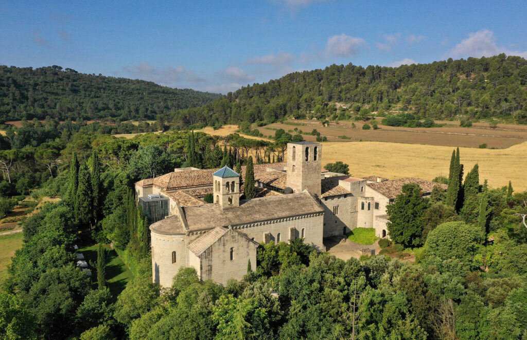 We are a monumental site with medieval roots. We are an old Catalan art nouveau house where you can still breathe the artistic atmosphere.