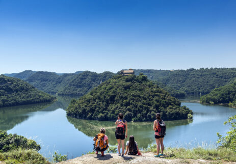 Vistes del Monestir de Sant Pere de Casserres meandre fluvial. l'Esquirol (Osona). Juny de 2020.